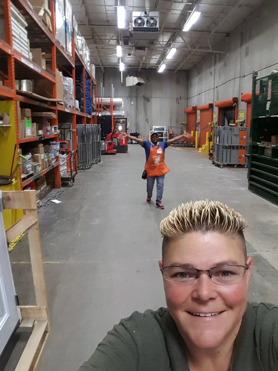 Thanks sharon for helping me get receiving  weekend ready.@HomeDepot6505 <a href="/SHowardO/">Shaun Howard</a> <a href="/AkinsMel/">Mel Akins</a> <a href="/trh_204/">Tim Hoover</a>