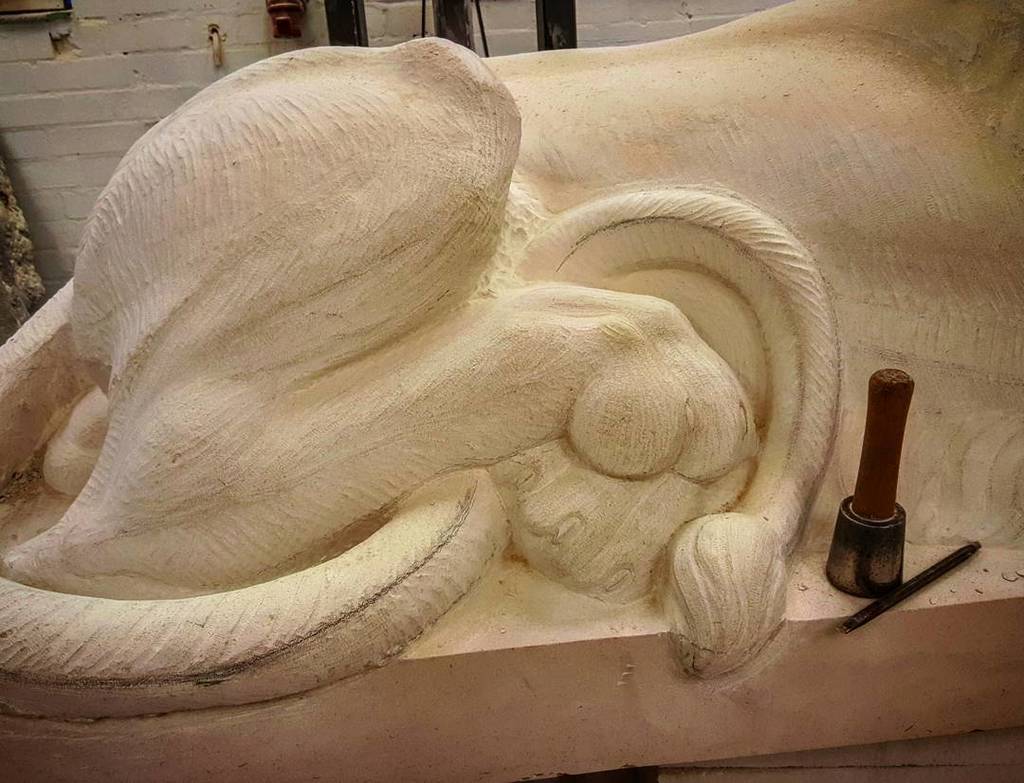 The paws are coming along nicely on Tom Brown's monumental lion sculpture. #animalart #lionsculpture #paws #madein… ift.tt/2rkaq2h