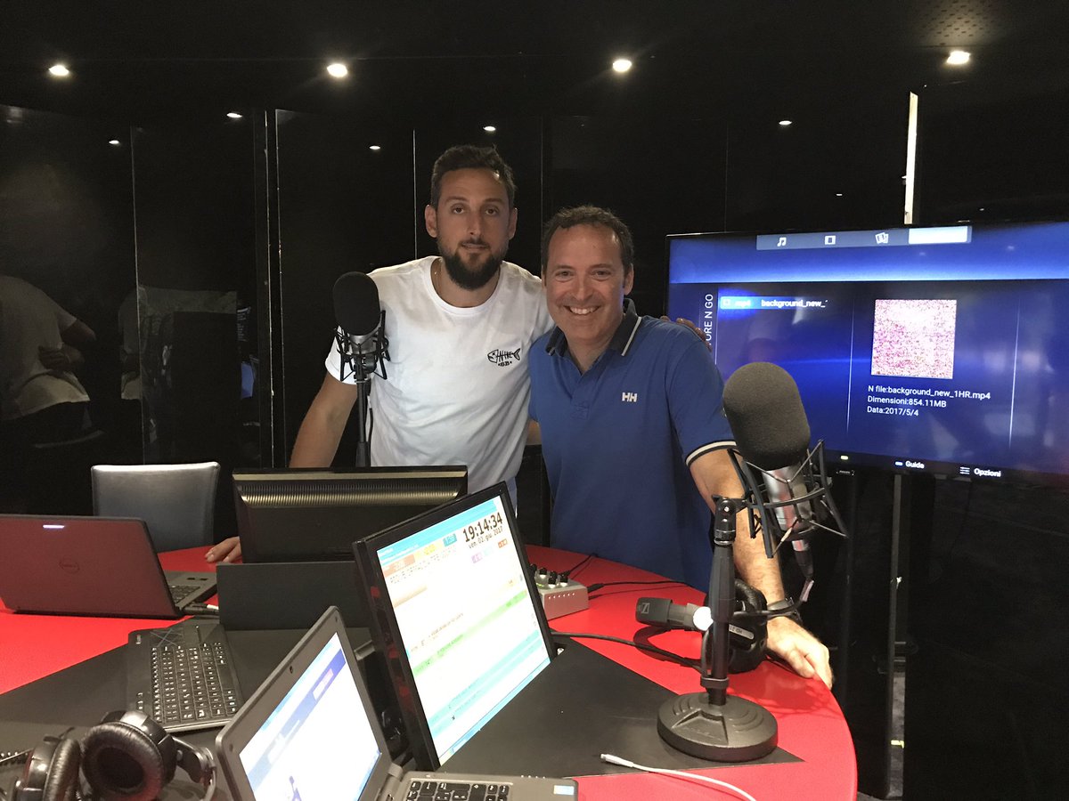 rtl1025's tweet photo. Una leggenda, l'uomo che manca a @BarackObama e ai suoi @chicagobulls, @marcobelinelli! Dal @MatesFestival di Napoli con @fulviogiuliani! https://t.co/BkjuqFcJj9