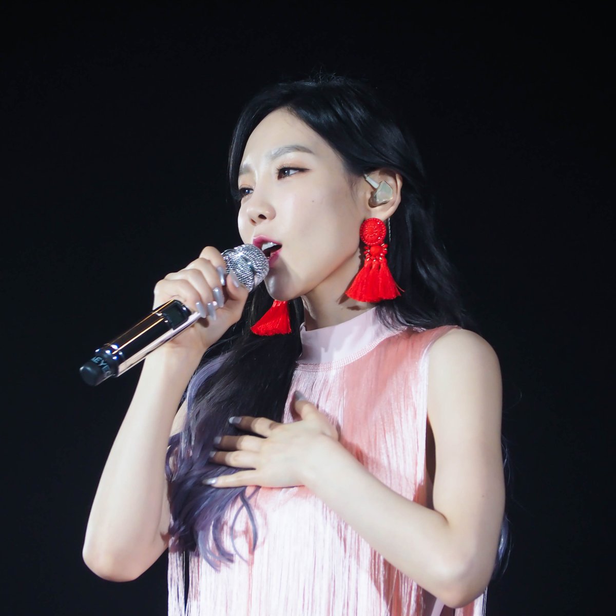 [PIC][27-05-2017]TaeYeon khởi hành đi Thái Lan để tham gia Concert - "PERSONA in BANGKOK" vào chiều nay - Page 5 DBVTRMMUMAA-_Co