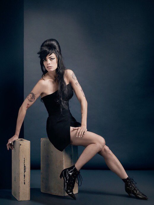 stephane_bodin's tweet photo. @Madamefigaro  #amywinehouse #cleopatra #bonnieparker #stephanebodin #Hair #berenicebejo #jeannebalibar #alicepol https://t.co/HuleOtvBhH