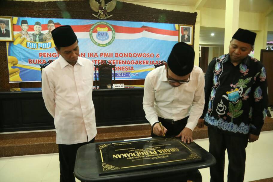 Sekjen PB IKA PMII, M Hanif Dhakiri melantik PC IKA PMII Bondowoso.

Cc <a href="/PBIKA_PMII/">PB IKA-PMII</a>