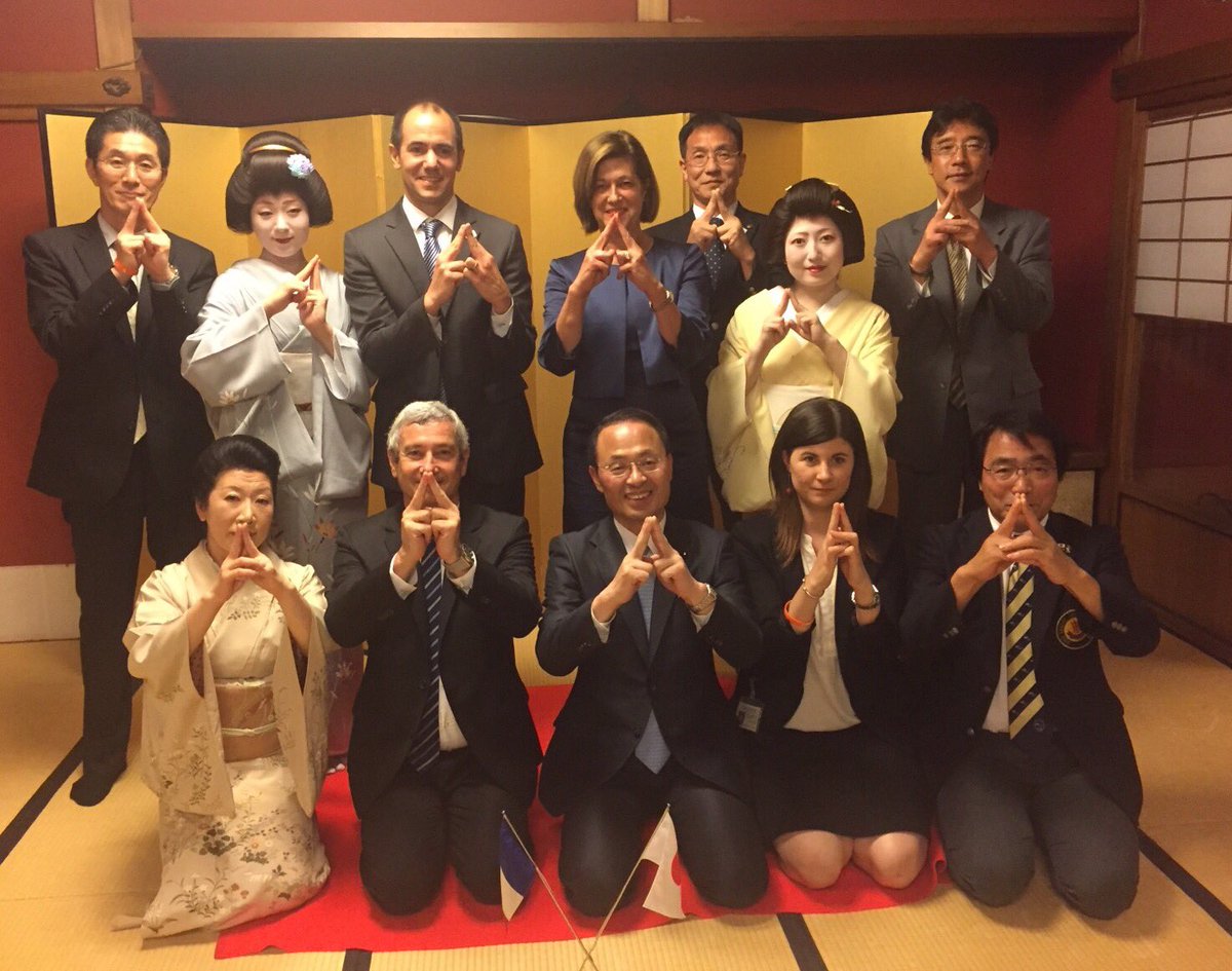 Patrick_Perez_'s tweet photo. Au coeur du Japon et avec ses nouveaux partenaires Japonais, le président de la #FFN soutient la candidature #Paris2024! https://t.co/kICHyqvHxw