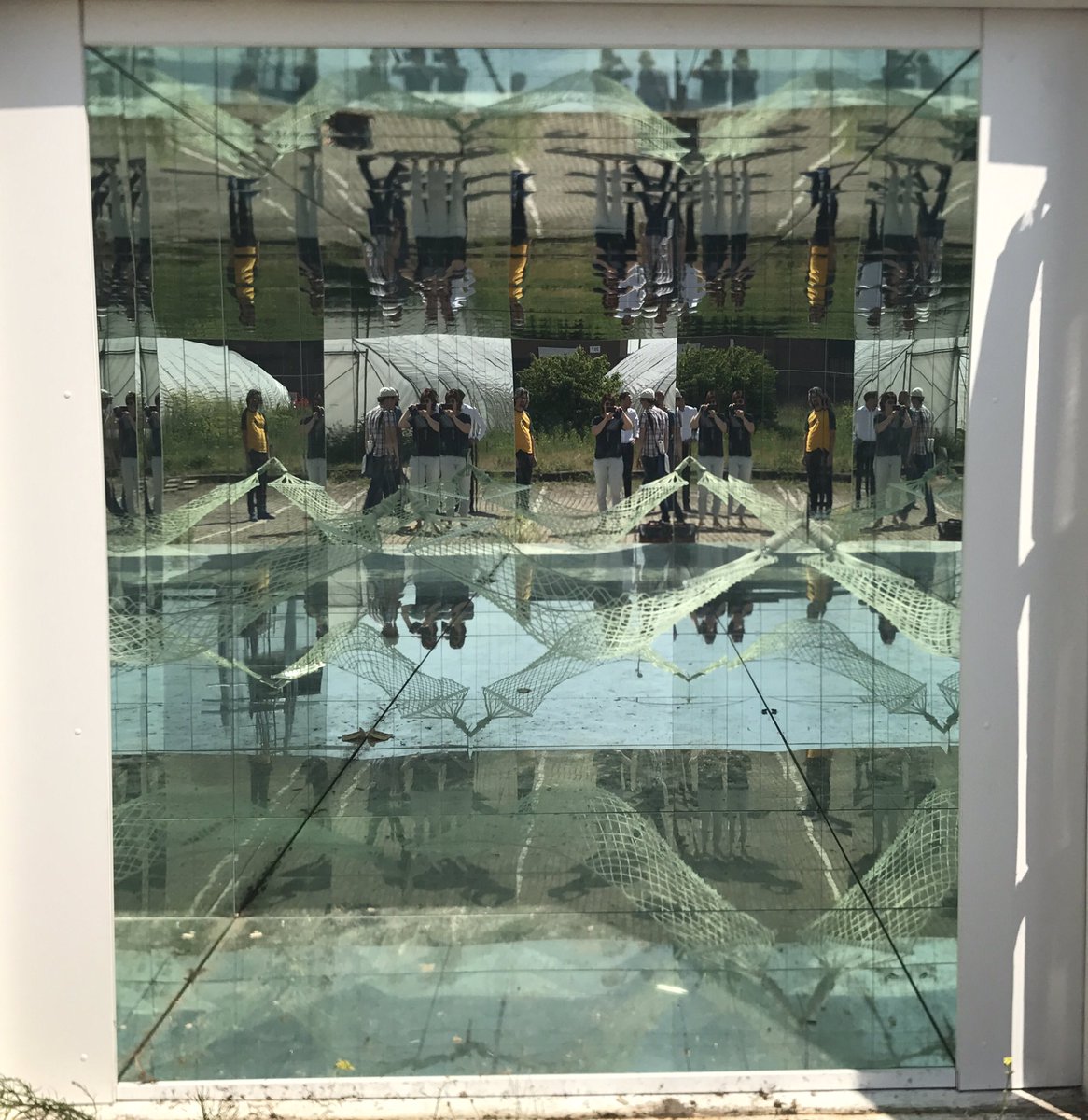 Daarna in gesprek met <a href="/MVRDV/">MVRDV</a> over dit lichtobject in container. Die krijgt binnenkort wrs ook een mooie plek op ons terrein