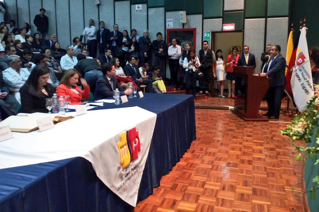SERCOPec's tweet photo. René Íñiguez, presidente de Federación Ecuatoriana de Periodistas, reconoce gestión de Lenin Mantilla en @heugenioespejo #AniversarioHEE https://t.co/sCfqdWEW5s