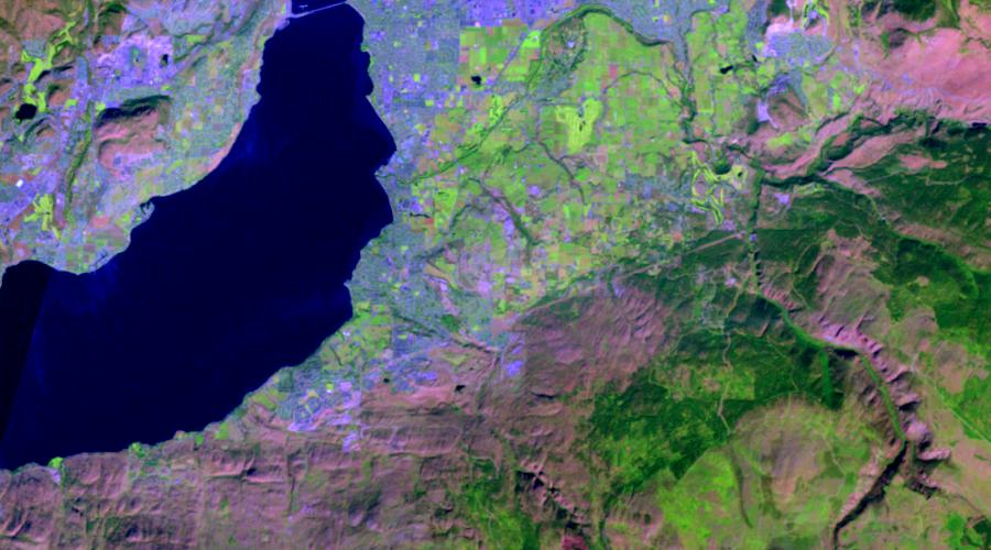 GEOjobeGIS's tweet photo. Interesting to look at Agricultural land Kelowna, BC 1990 (R) v 2010(L) w/ Landsat imagery via #MapLapse https://t.co/kCi8xspwjG #mapthis https://t.co/6C28sb0MaY