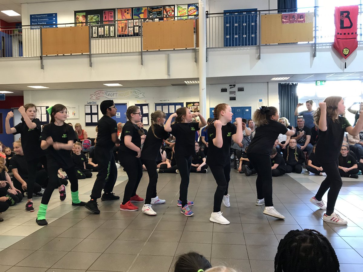LesleyGE1's tweet photo. It's #DanceDomination show time again! Well done to the kids from @StThomasPri & @AvenueEndPS @PEPASSGlasgow https://t.co/1dZ0SDJYyf