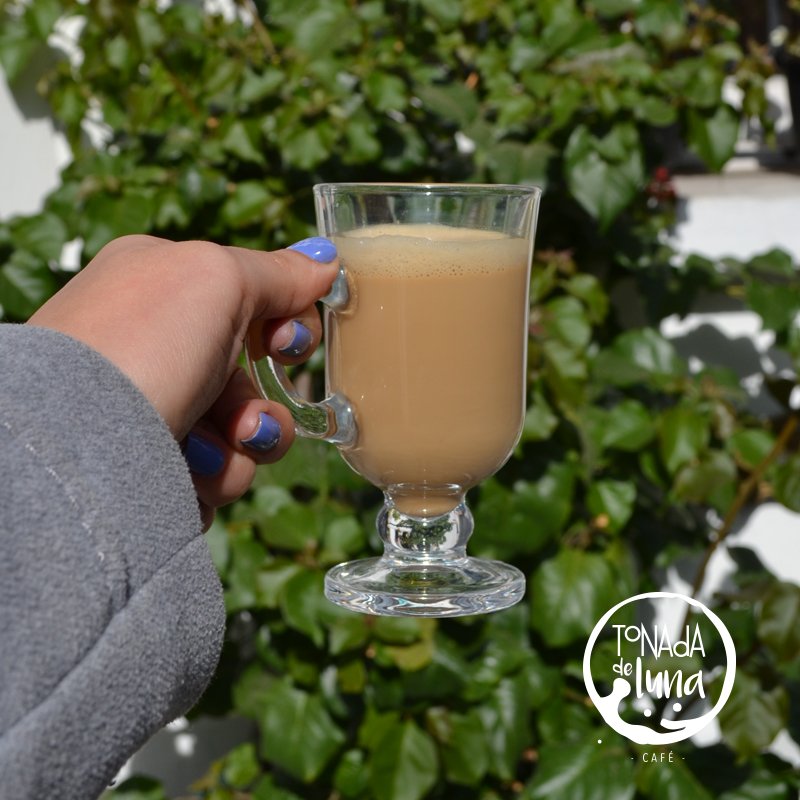 tonadaluna's tweet photo. Viernes en la tarde, a punto de ser libreeees, pero primero tomemos un rico café ;) #Café #Coffee #TonadaDeLuna #Viernes #Providencia https://t.co/t8SpfBMGJF