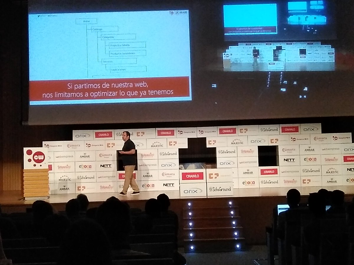 Ivan18AA's tweet photo. .@ikhuerta nos trae una interesante sesión de SEO Escalable #cw17 #meba2016 https://t.co/vllTObAhEI