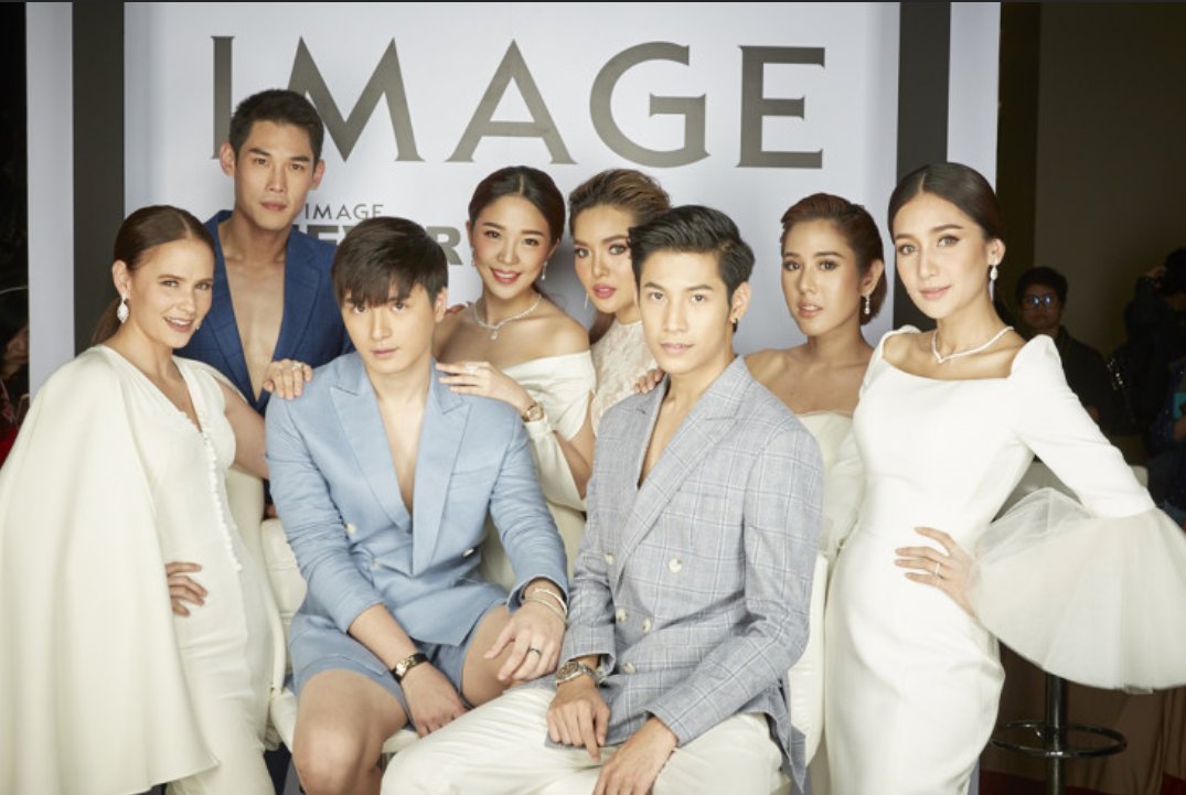 PRSingto's tweet photo. #ประโยคเด็ด #วลีโดน เซเลบริตี้ร่วมเดินแบบงานแฟชั่นโชว์ IMAGE #neversayhide by Dermatix
#SingtoPrachaya
#KristPerawat
Cr: IMAGE MAGAZINE https://t.co/54UulXXOJR