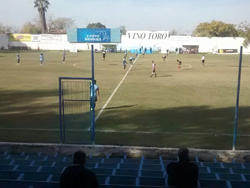 chipirios's tweet photo. Comienza @Gutierrez_Mza vs #DefensoresVR @radionihuil https://t.co/HhV1xBuzGy