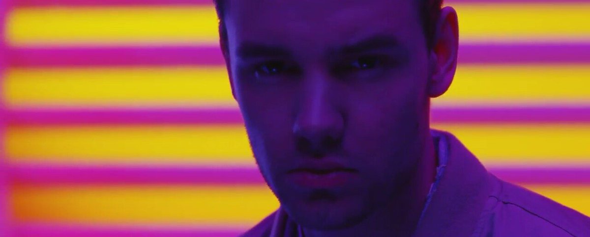 laretrevarrow's tweet image. LIAM PAYNE É UM ÍCONE EU POSSO PROVAR toma #StripThatDownVideo