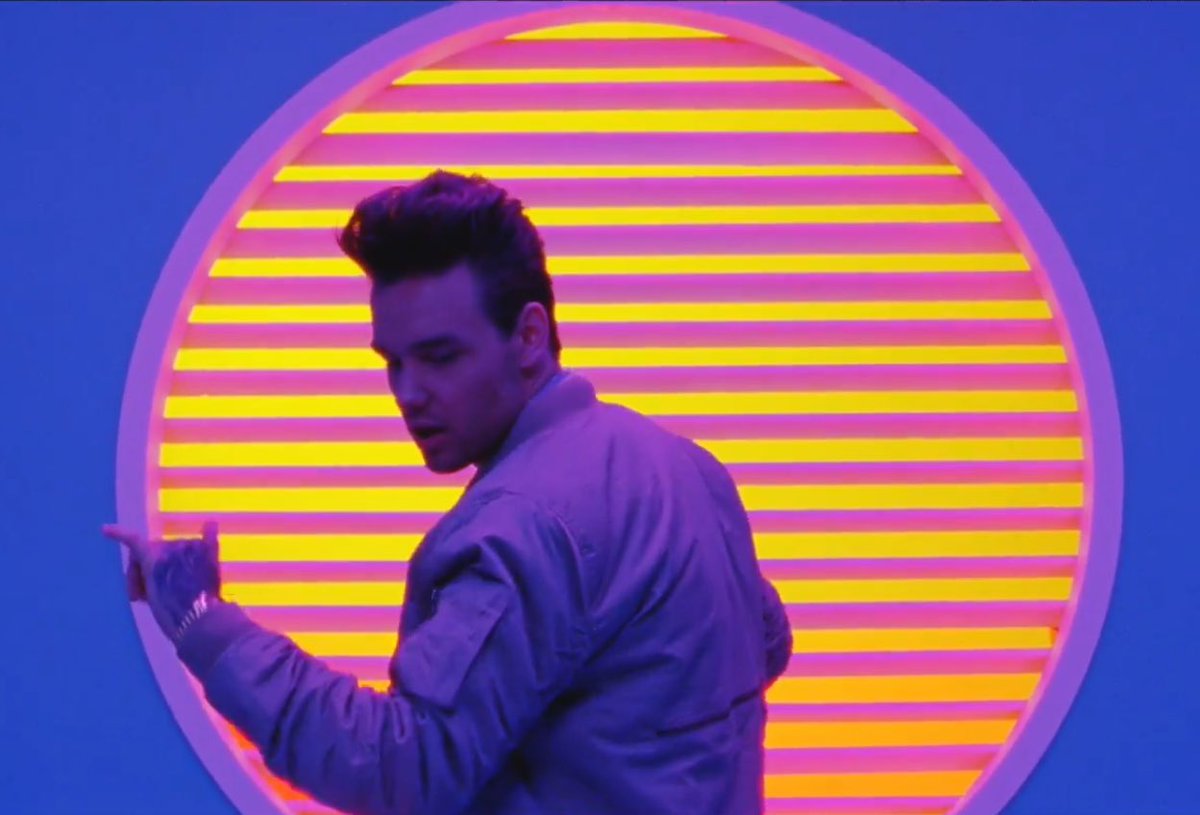 laretrevarrow's tweet image. LIAM PAYNE É UM ÍCONE EU POSSO PROVAR toma #StripThatDownVideo