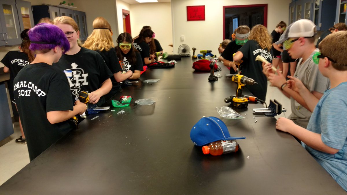 OlatheANMLHLTH's tweet photo. Day 4 of Mahaffie camp: Thanks K-State Olathe for the bones and clamps so we could learn to mend broken bones! @Olathe21st @KStateOlathe https://t.co/2xtGJ8rTsn