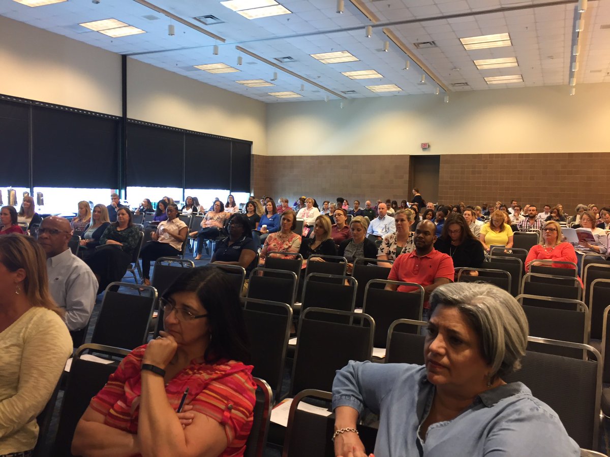 erint1616's tweet photo. Volunteer orientation for SHRM17!! #SHRM17 #allin https://t.co/ITk3gAv6Vy