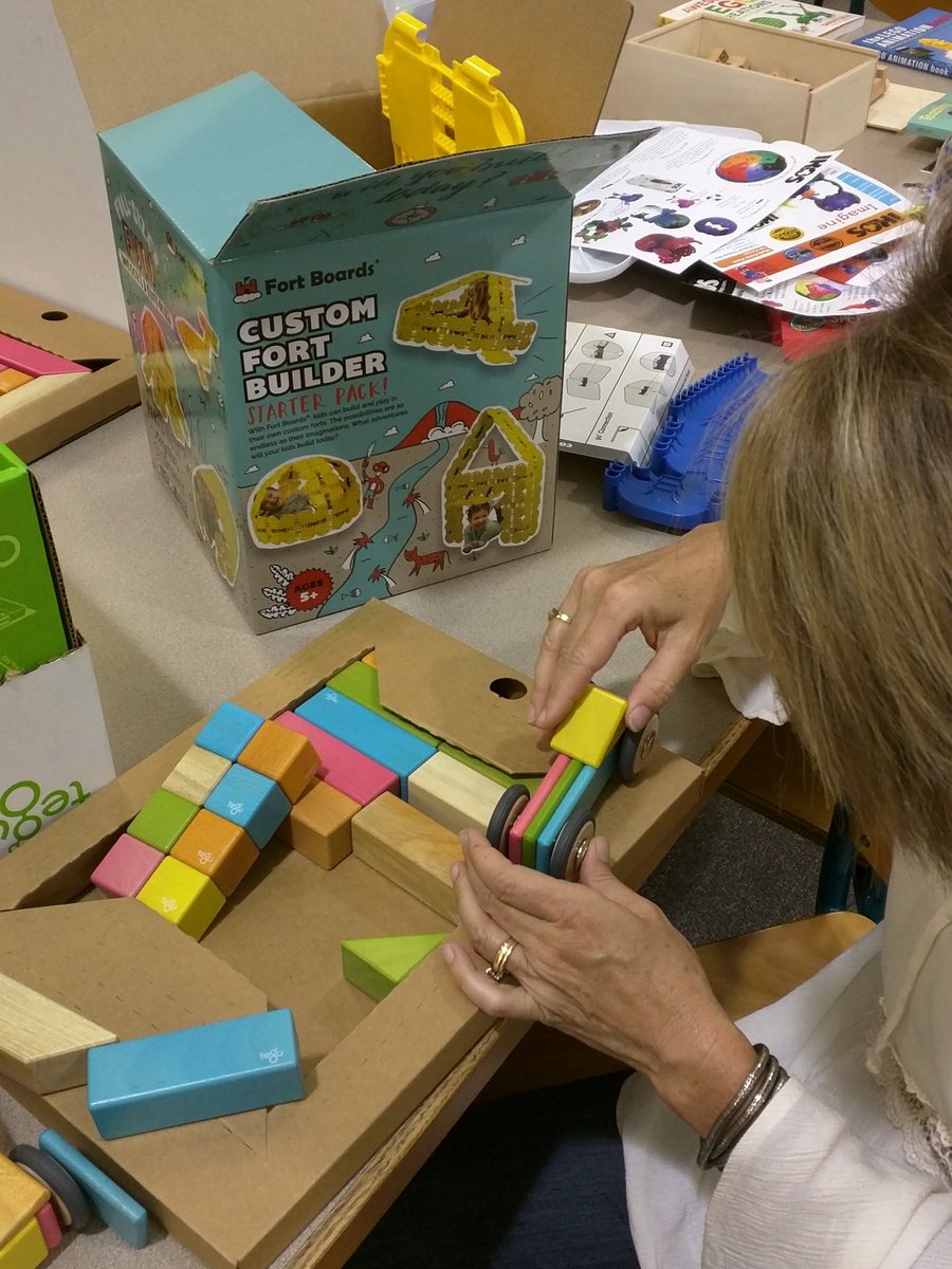 Hachen2nd's tweet image. @Tegu  is super fun to build with!! These magnetic wooden blocks make the learning stick!! #385innovate #teacherplaydate