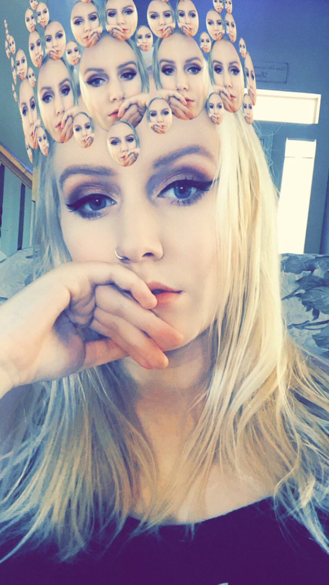 sierrxrxe's tweet photo. queen of being 20 🎉💁🏼 https://t.co/mSK12PtYtH