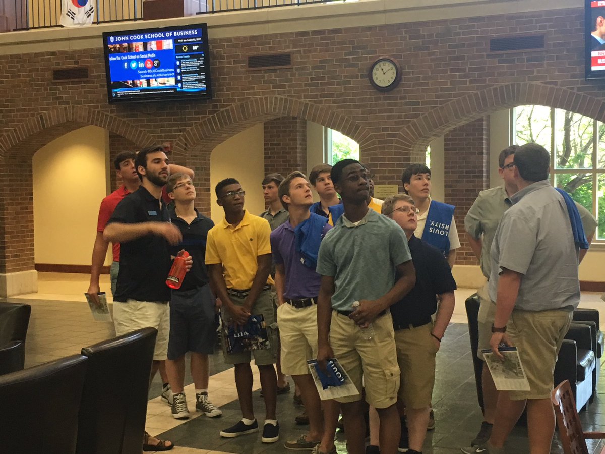 BMHSCollegeRun's tweet photo. "Legit" tour of St. Louis University with BM alum Brad Giacone '14. Thank you to @The_Billiken 
#beabilliken #visitslu #CollegeRun17 https://t.co/RpO34bpfZO