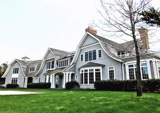 A peek into the Southampton lifestyle on a house tour and reception Saturday. bit.ly/2qIStrF
📸 Emma Ballou <a href="/SouthamptonHM/">Southampton History Museum</a>