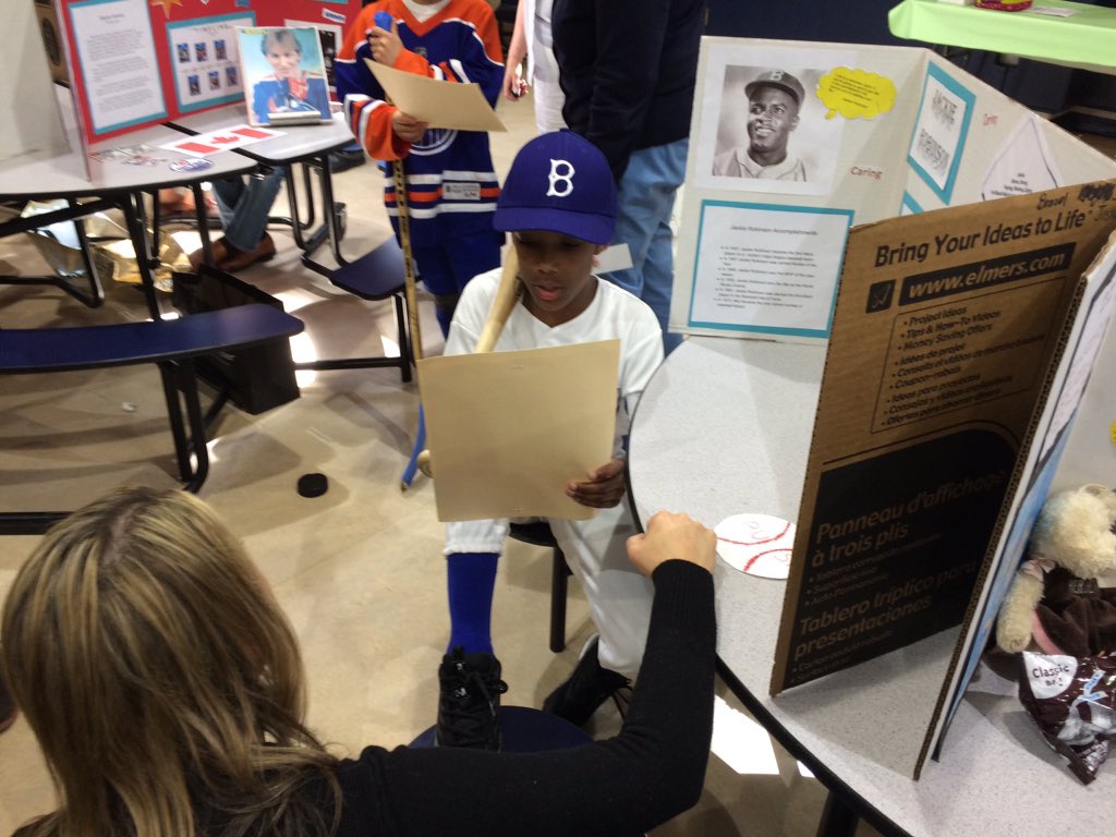 HHK_School's tweet photo. Our third graders come alive in the Living Museum.#biographyunit https://t.co/rUfZrXRdRd