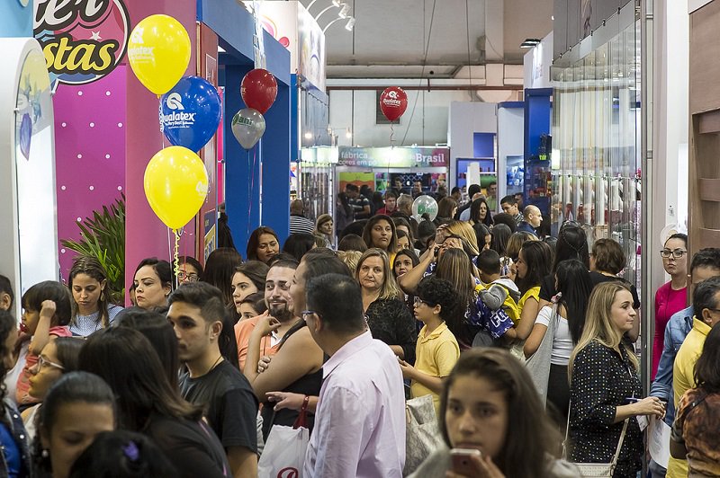 parquesefestas's tweet photo. Empresas comemoram realização de negócios e conquista de novos clientes: https://t.co/NHEKproPci

#ParqueseFestas2017 #TheCandyShow https://t.co/YQ4L3onRX7