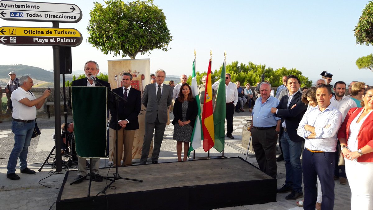 SubGobCAD's tweet photo. Con #alcalde #VejerFra @vejer_ortiz inauguramos el nuevo paseo de La Corredera, obra de fondos #profea
@SubdelegCadiz https://t.co/pqO4h6zlXK