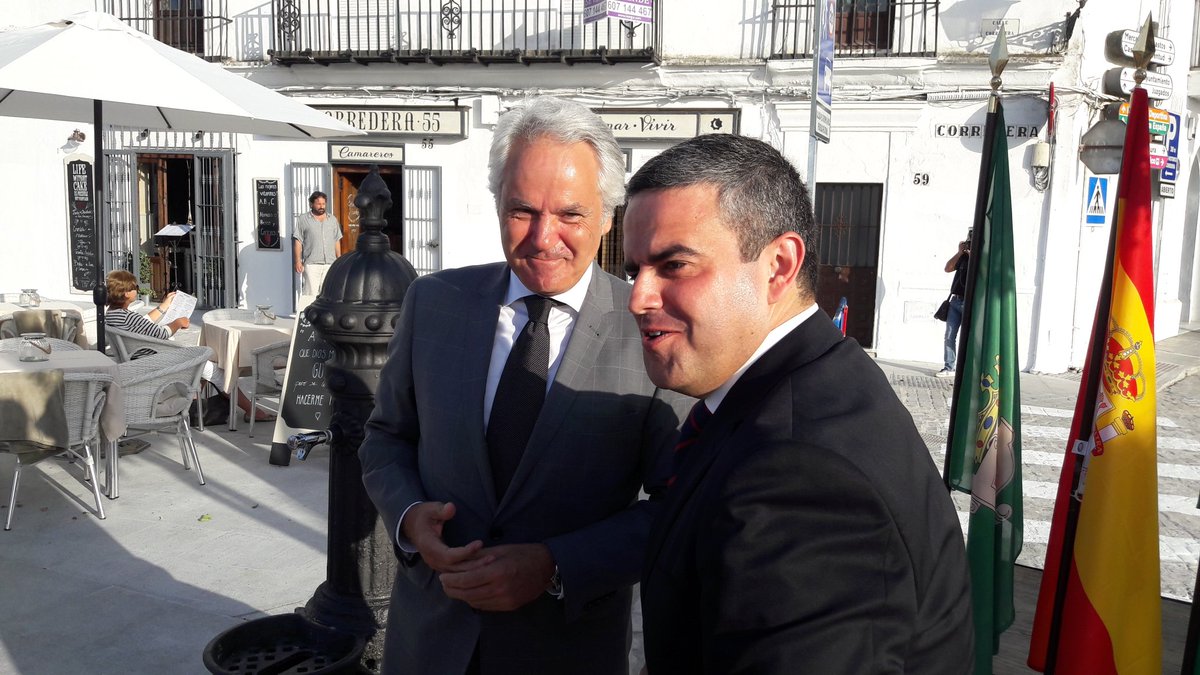 SubGobCAD's tweet photo. Con #alcalde #VejerFra @vejer_ortiz inauguramos el nuevo paseo de La Corredera, obra de fondos #profea
@SubdelegCadiz https://t.co/pqO4h6zlXK