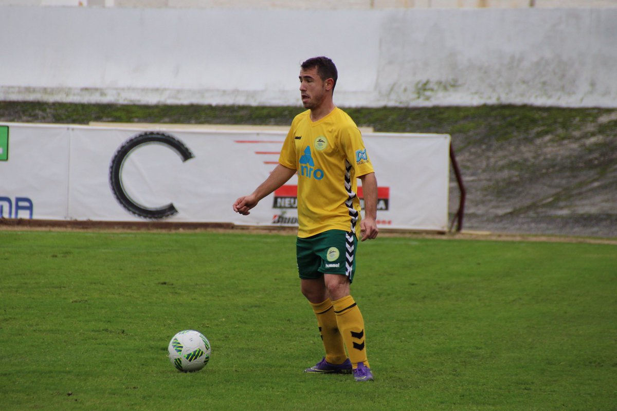 El lateral <a href="/Joaquinillo01/">joaquinillo</a> rechaza la oferta de renovación del <a href="/AtlTomelloso/">Atlético Tomelloso 💛💚</a> y no continuará en el club la próxima temporada.