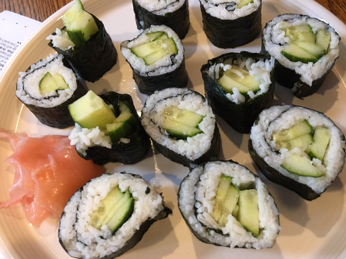 Kalebreath's tweet photo. Getting so much better every time ! #vegan #vegansushi https://t.co/yyESAoISyb
