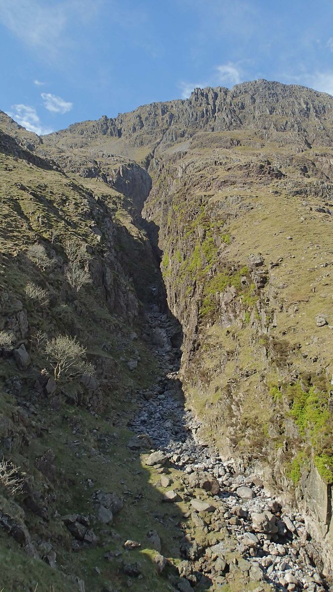 Looking down Piers Gill from the Corridor Route taken on our #ScafellPike from #Wasdale #GuidedWalk
#LakeDistrict
ow.ly/Qmat30cg6ML