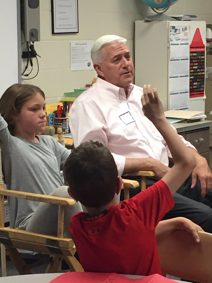 MrsHorst4th's tweet photo. We had a great visit with our State Senator @senatorkenhorn .  He treated us to a pizza party for a reading challenge. @MorrishDragons https://t.co/7lpzQbQl80