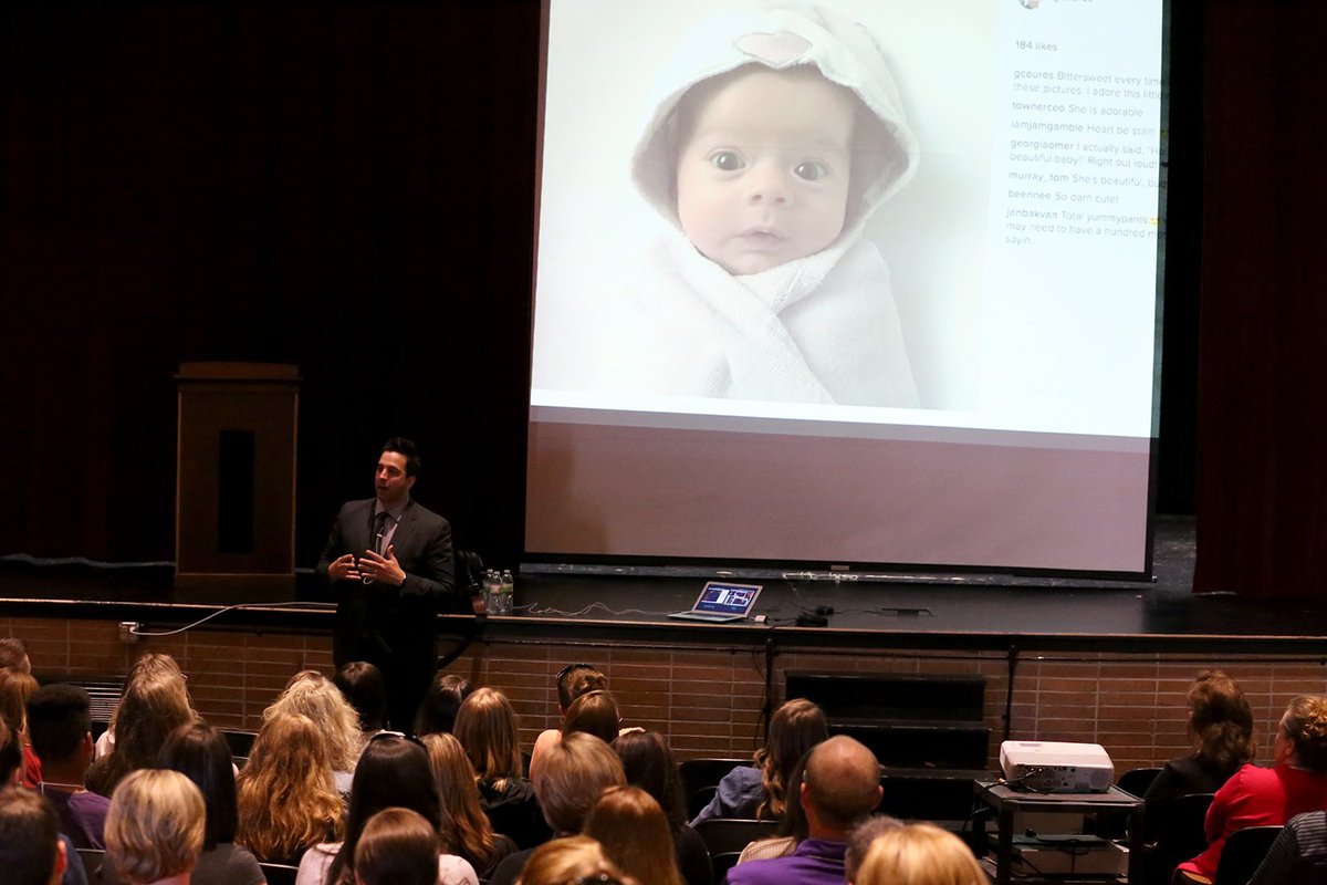 GIPublicSchools's tweet photo. Using @Storify we recap the #GIPS2017 Summer Institute. Thanks @gcouros for leading the way! https://t.co/IuksFF3HKK https://t.co/wV0tu5Ap3h