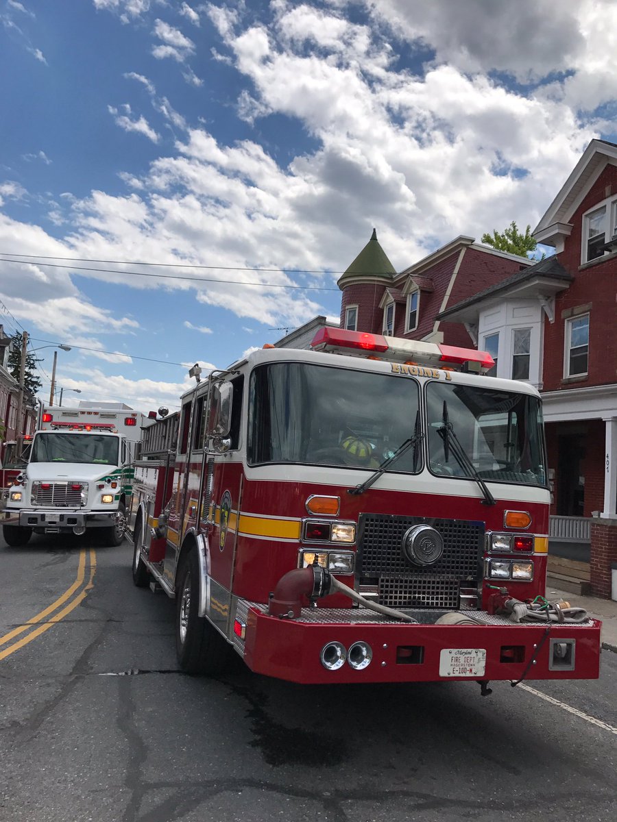 _ShockAdvised's tweet photo. Rollover near Locust Point. @HFDNews  and @crs_75 on the scene. By @cj_z33 @Your4State @HeraldMailNews @FNPnews @FirehouseNews @STATter911 https://t.co/RWt0tXQYDH