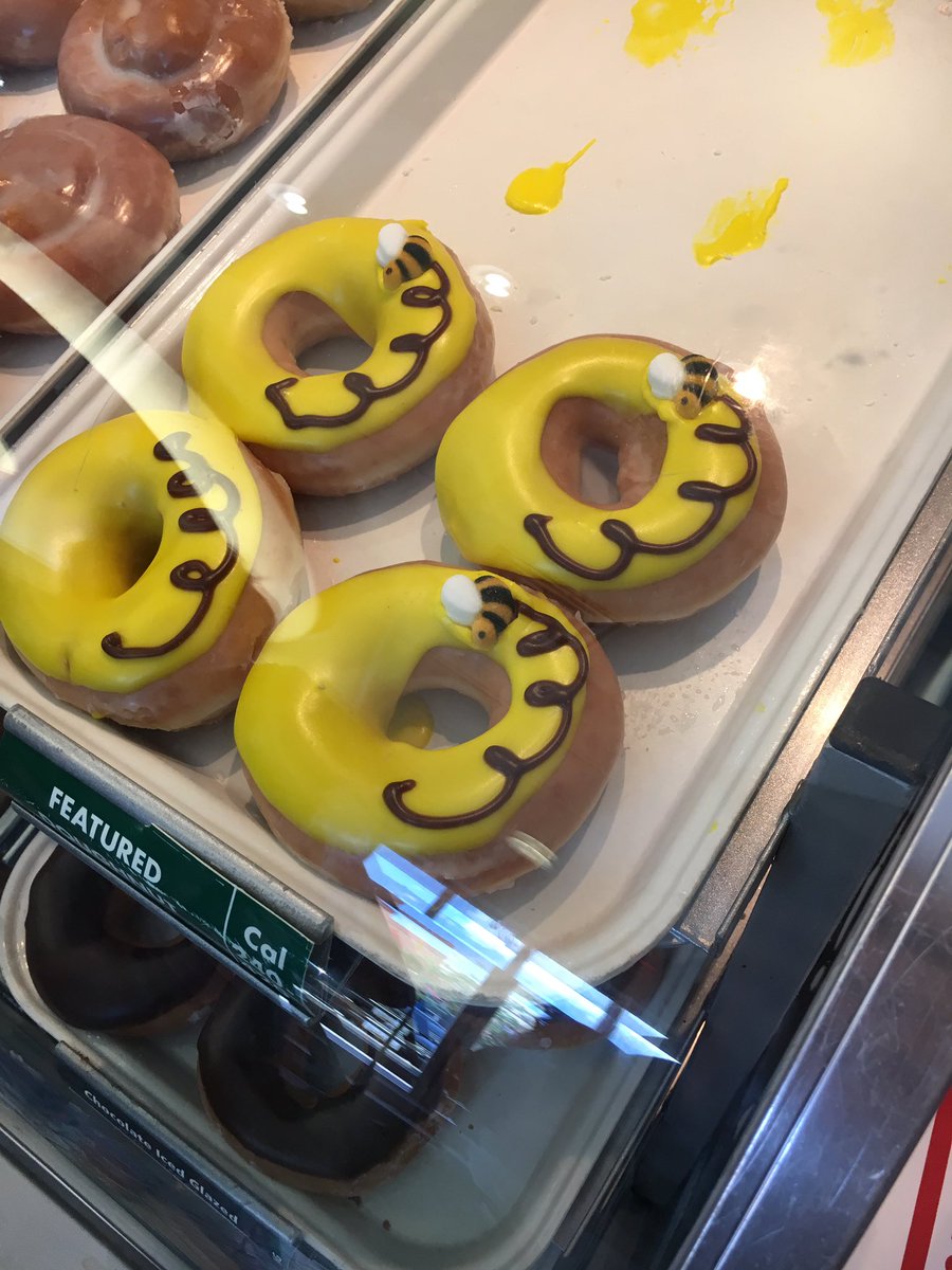 OfFallenSecrets's tweet image. //CALLING ALL CASTIELS KRISPY CREME HAS BEE DONUTS I REPEAT KRISPY KREME HAS BEE DONUTS