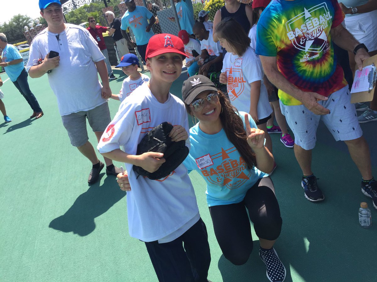 kingdaddy84's tweet photo. Charlie w/ MS. SC @_leahlawson @2LiveBeyond #2livebeyond https://t.co/eQmFZ6gdBv