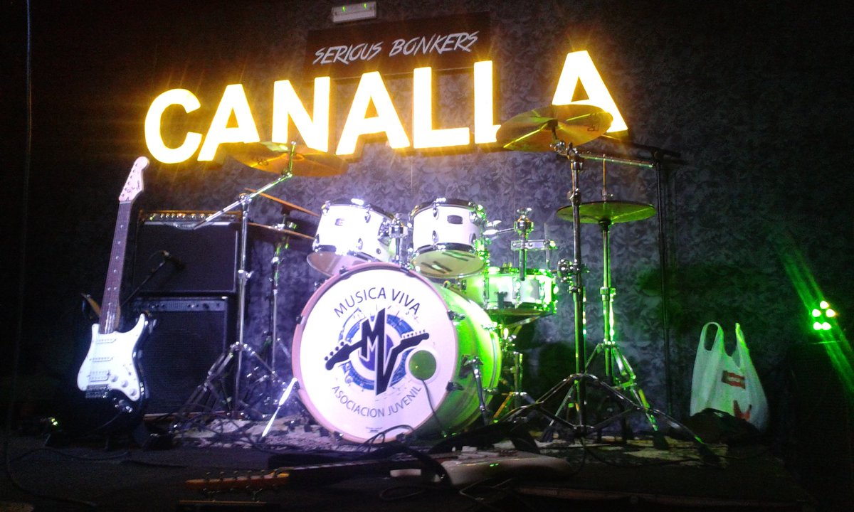 Chano_AV's tweet photo. Comienzan los conciertos de hoy en @canallabargetaf: @SeriousBonkers + @AgujeroDeSalida + #StillNoPunk. #SoundGuy https://t.co/xNdMoJ055h
