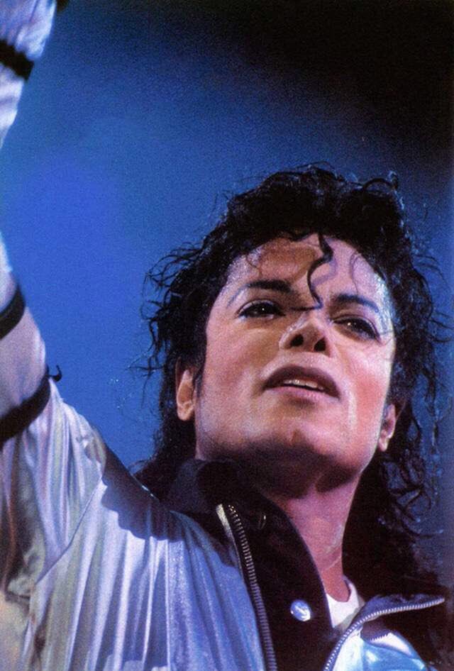 michaelxscape58's tweet photo. #Michaeljackson  Bad Tour Rome Italy. https://t.co/zaR98Ks0O4