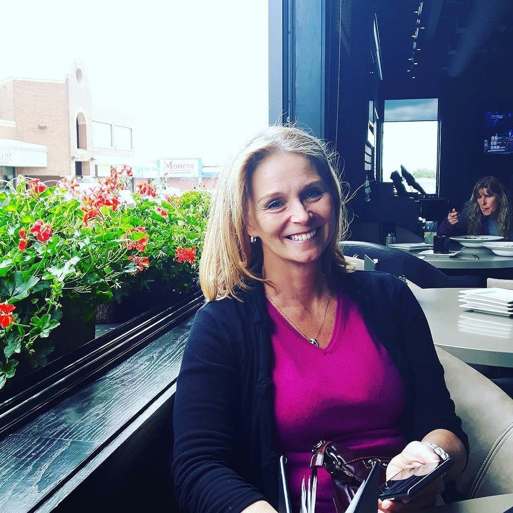 BCC1864's tweet image. Enjoying the breeze on the indoor patio at Shoeless Joe’s. #chamberlunch #networking #learningfromcolleagues #Conn… ift.tt/2syefyA