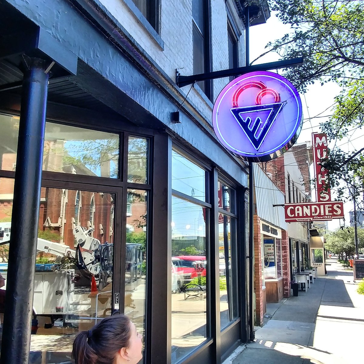 LouisvilleCream's tweet photo. It's Lit! That L.C. neon is up at our @nuluofficial scoop shop. We're close 😎 🍧🍨🍦 https://t.co/YYOol4i8j5