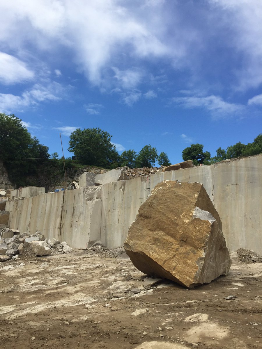 JasGogartyStone's tweet photo. Busy day in Ross quarry, preparing to extract some limestone block #rosslimestone #irishstone #meath #irishlimestone https://t.co/MUdRiPJtMl