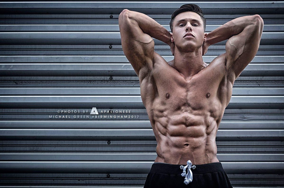 Checkout the gunshow ladies it's sexy hunk @GreenHealthPT looking extra hot in this gorgeous <a href="/apasionese/">Justin Chong</a> shot! Give him a cheeky follow! 💋❤️