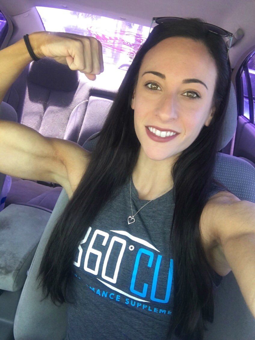 360CUT's tweet photo. #FlexFriday with 360 Cut Affiliate Laura Norton 💪🏻

Put all those Donut Carbs to good use today 🍩 #NationalDonutDay 

#360Cut https://t.co/bzEGgY4Y0P