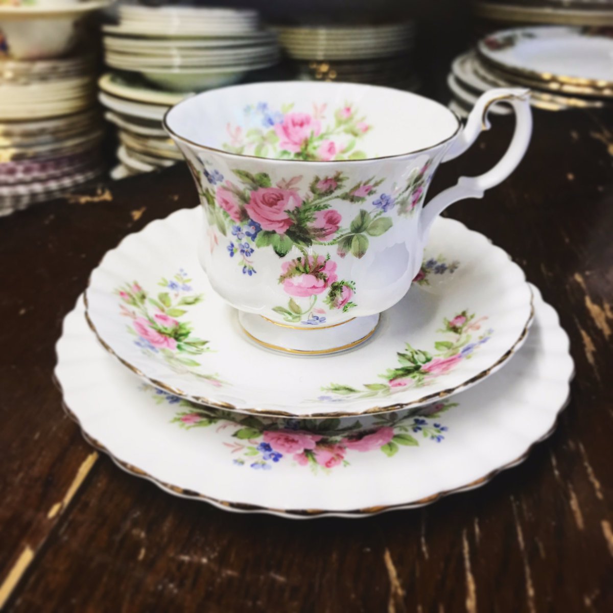 TheEofV's tweet photo. Look at this beauty! 😍 Hope everyone has a lovely weekend! We are busy baking tonight! 🍰#TheEofV #vintageteacup #vintage #hireme #creamtea https://t.co/QMNQyWdikr
