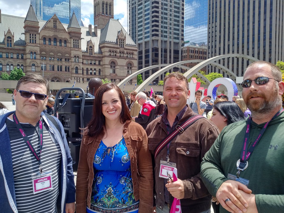 jennkfrench's tweet photo. Glad to stand in #solidarity with @cupe1600 #TorontoZoo workers who are standing up for the #nextgeneration. #CUPEON2017 #OurTorontoZoo https://t.co/ybO297ajHU