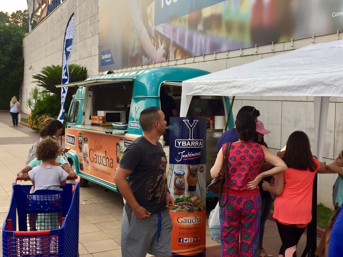 javiergastrea's tweet photo. @Gastreaft sigue promocionando la salsa Gaucha con @GrupoYbarra hoy y mañana en @CarrefourES Camas @nachonrufo https://t.co/FSmSyrdgaz