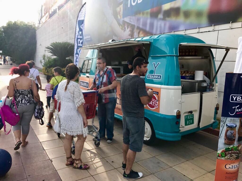 javiergastrea's tweet photo. @Gastreaft sigue promocionando la salsa Gaucha con @GrupoYbarra hoy y mañana en @CarrefourES Camas @nachonrufo https://t.co/FSmSyrdgaz