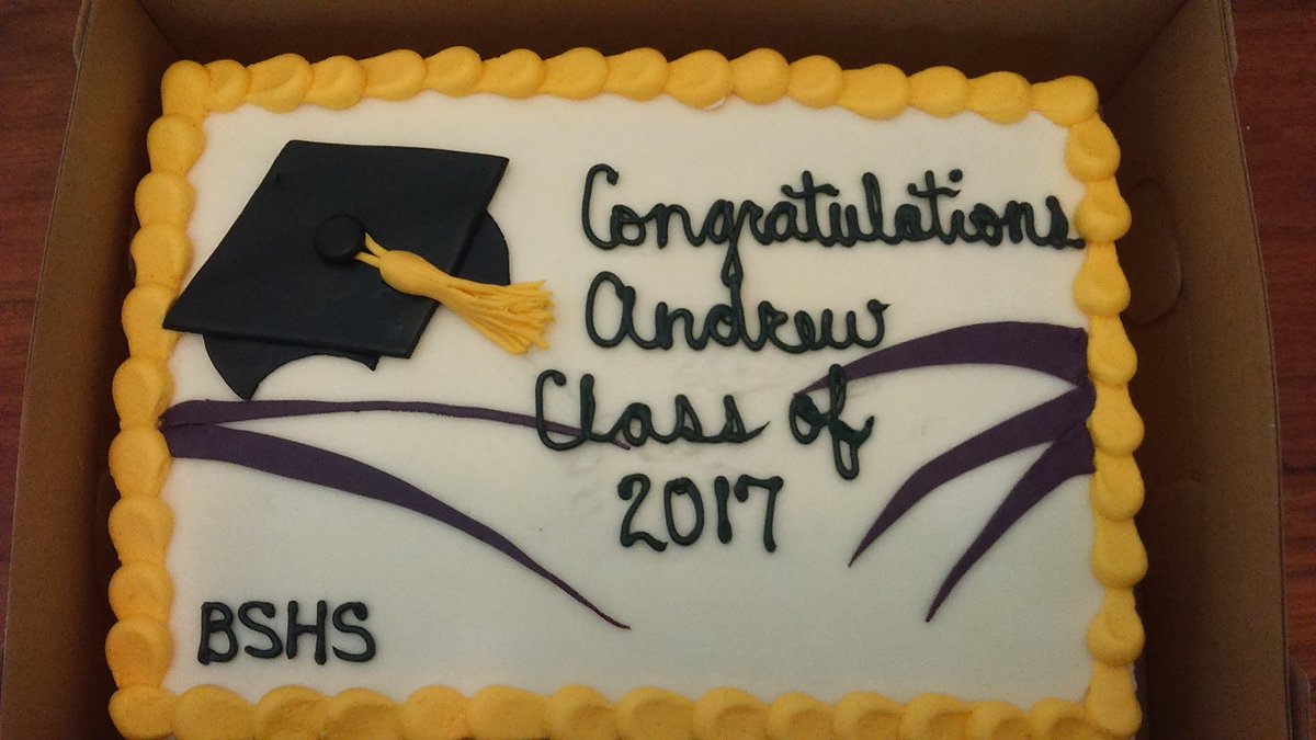 katyscakes09's tweet photo. Graduation season is almost over. #bluespringswildcats #classof2017 #katyscakes09 https://t.co/2NXN8Wlf6y