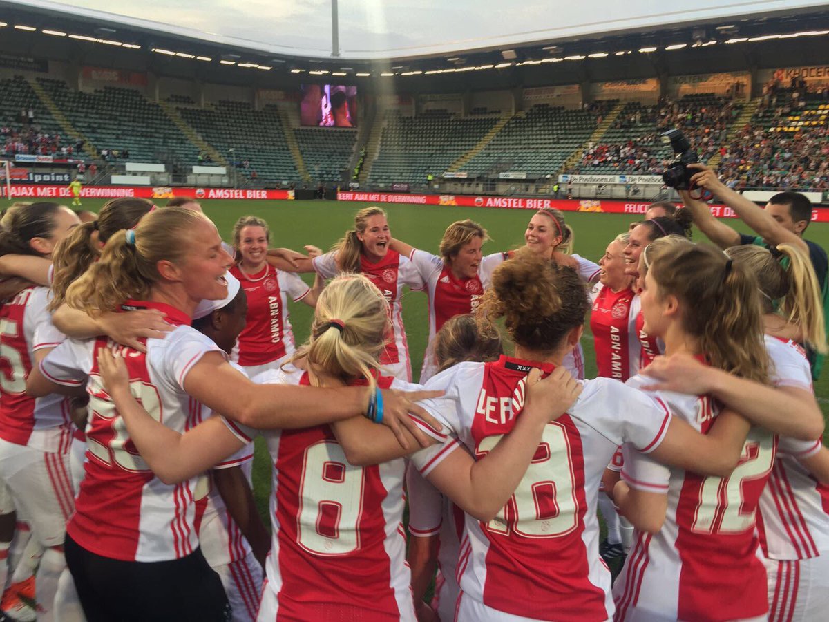 AjaxVrouwen's tweet photo. 🏆

#ajapsv https://t.co/89oyoPEL6U