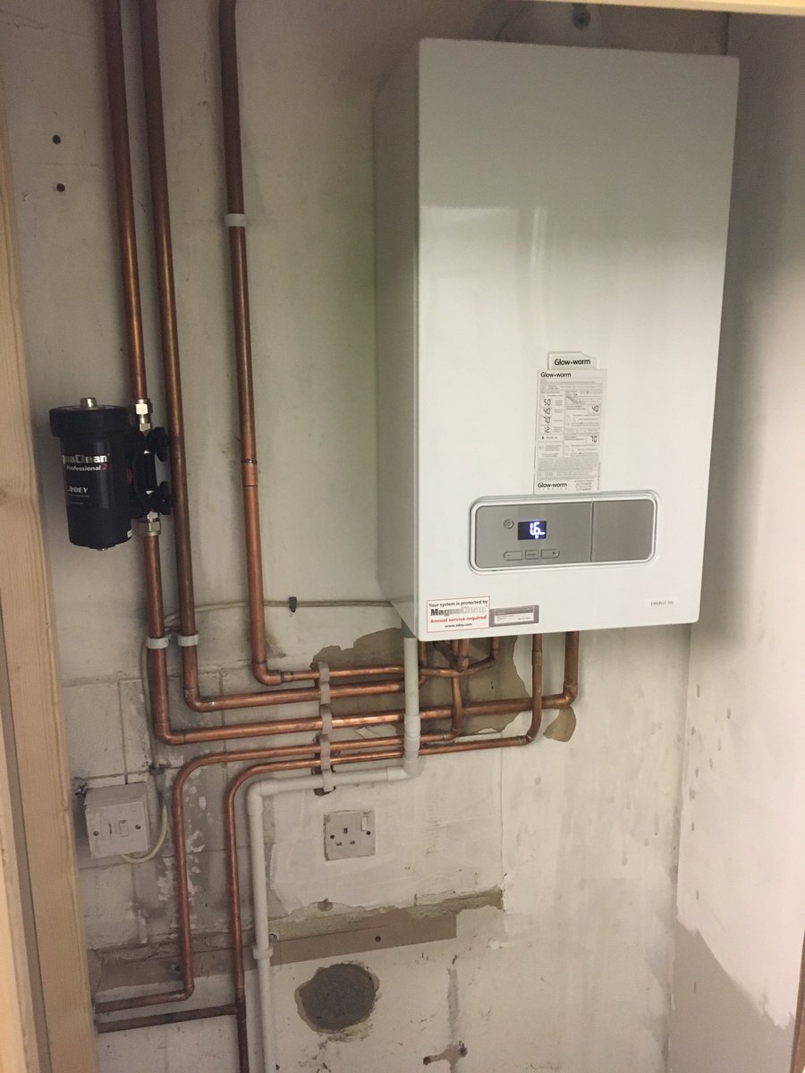 richallen1's tweet photo. Out with the old technology...in with some new! @glow_wormclub #combi #boiler #upgrade #magnaClean #climaPro2 https://t.co/7sf3B6MDSf