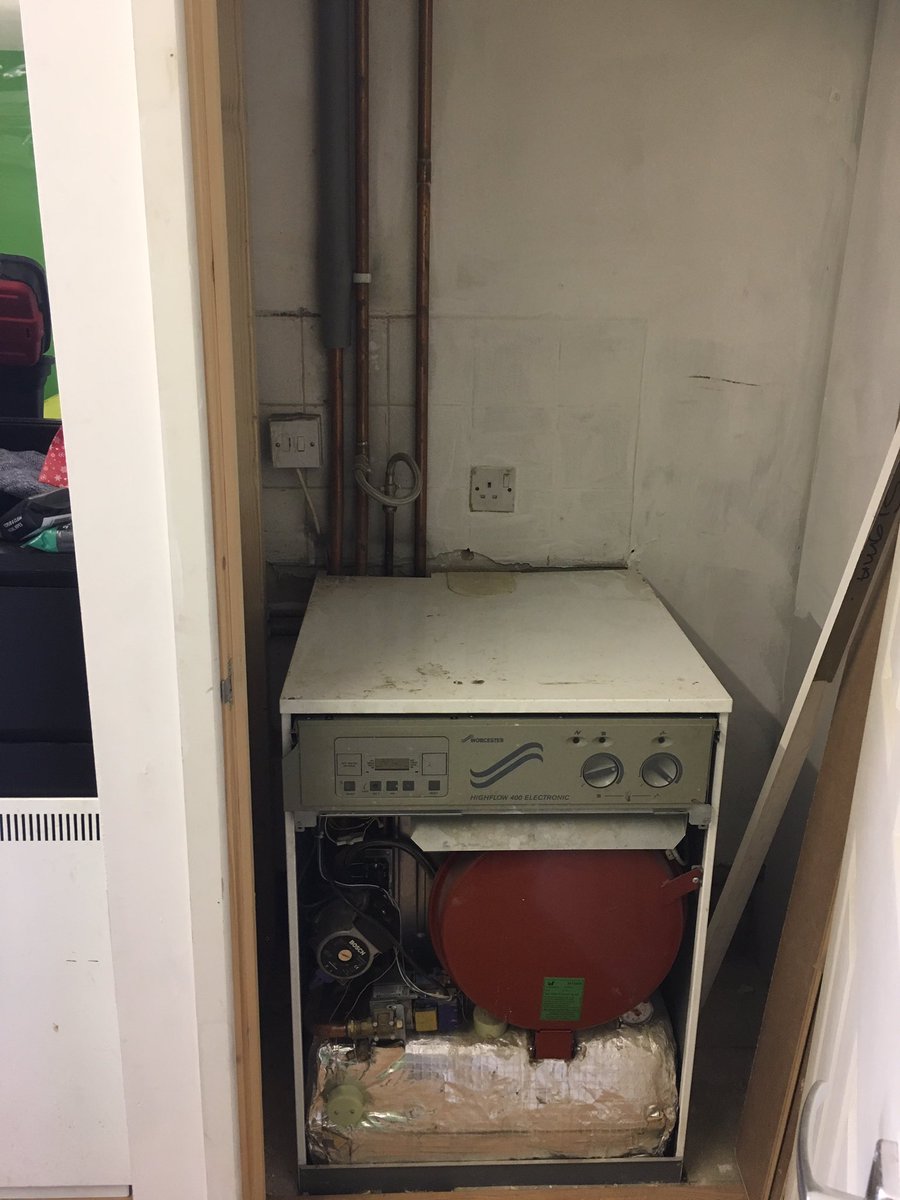 richallen1's tweet photo. Out with the old technology...in with some new! @glow_wormclub #combi #boiler #upgrade #magnaClean #climaPro2 https://t.co/7sf3B6MDSf